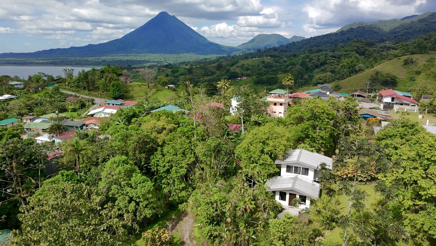 Modern Home in El Castillo with Arenal Lake & Volcano Views, Development Potential & 5-Star AirBnB Success, photo 2