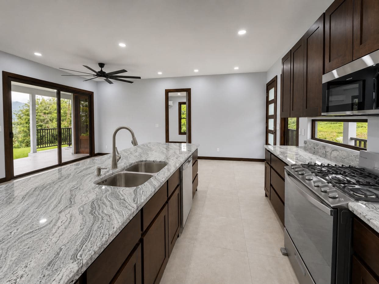Brand-New Contemporary Lakeview Home with Detached Garage & Guest Studio | Lake Paradise, Nuevo Arenal, photo 5