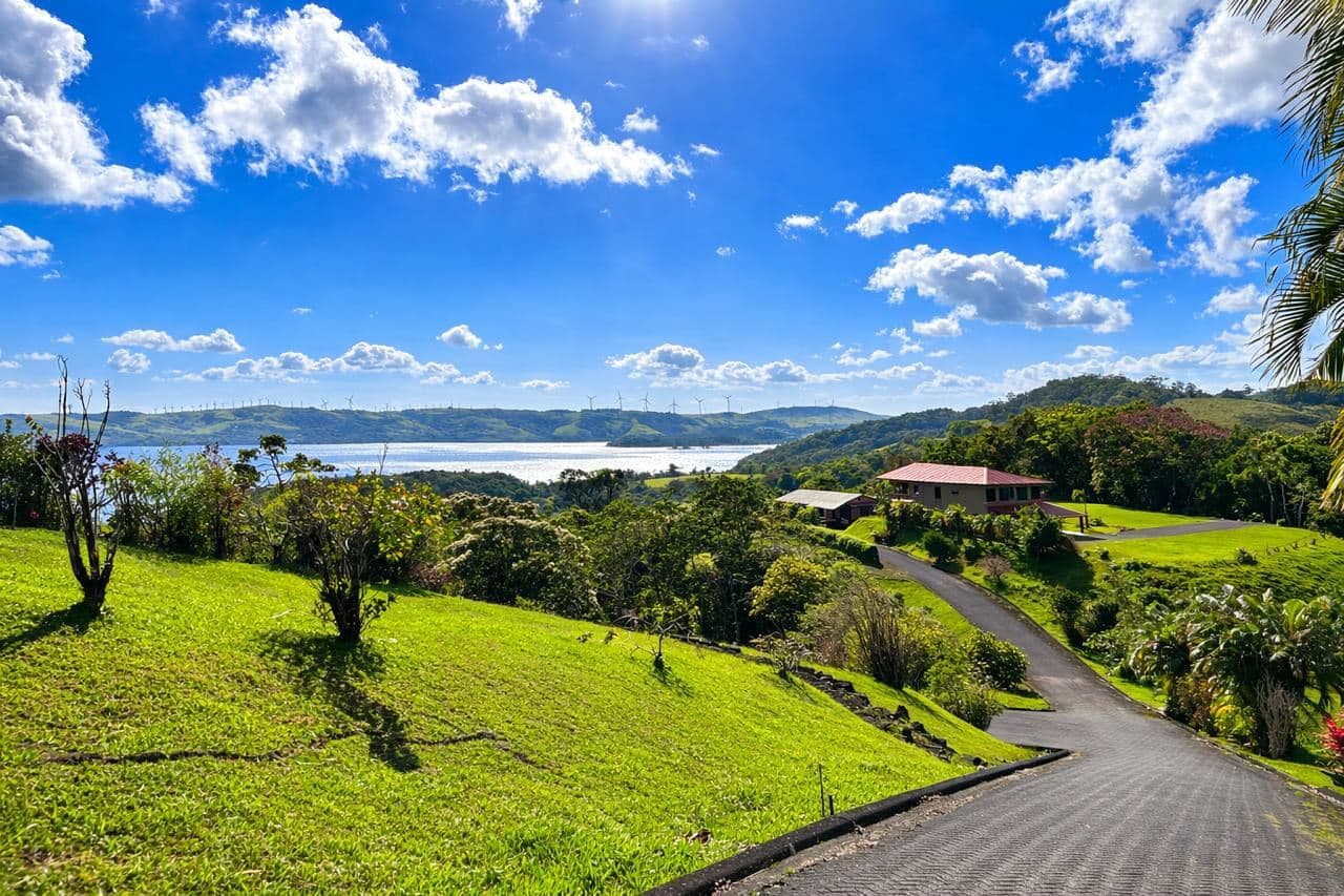 Lakefront Serenity in Prestigious Gated Community of Turtle Cove Lake Arenal - 2BR 2BA Residence with Expansive Lake Arenal Views, photo 4