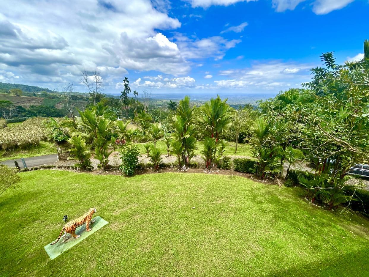 Turnkey Volcano View Renovated Home with a River on 1.4 Acres & 2,000 SF Workshop in La Tigra Near La Fortuna Costa Rica, photo 4