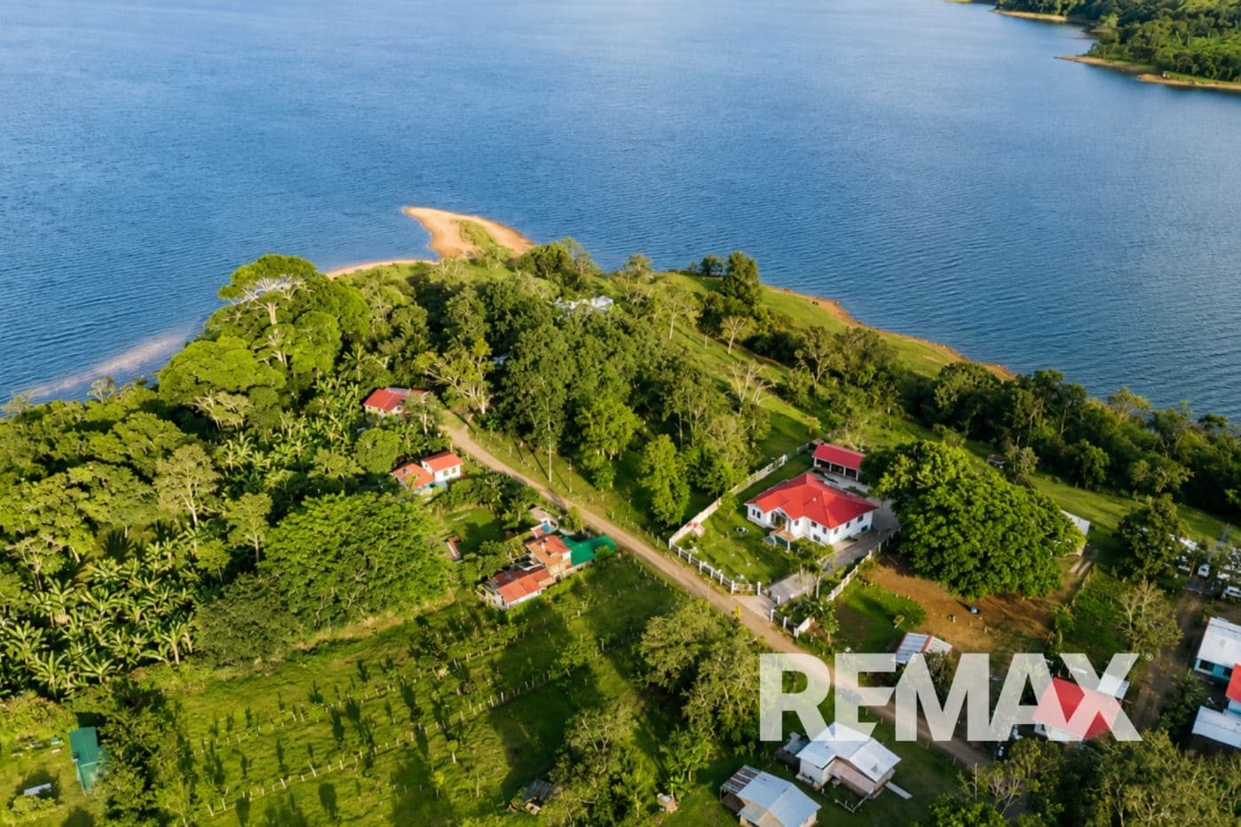 Elegant Modern Lake-Access Estate in Costa Rica’s Lake Arenal Region, photo 35
