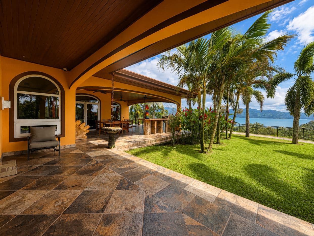 Distinguished Private Estate Villa Tranquila with Panoramic Lake Arenal Views, Guest House & Heated Indoor Pool, photo 8