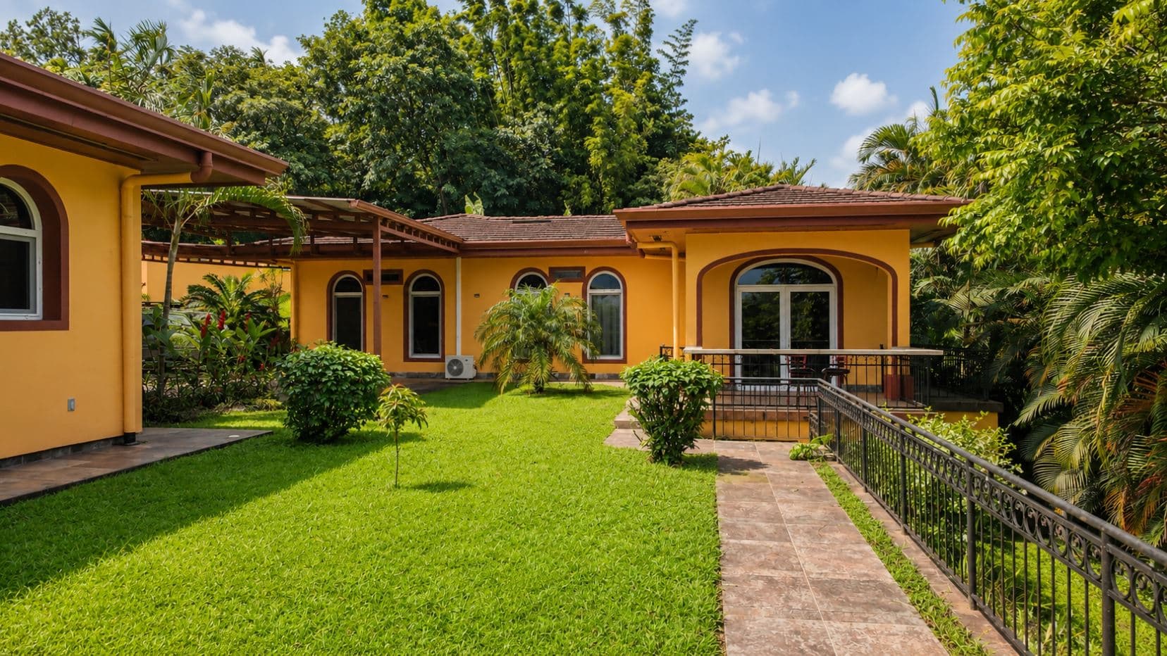 Distinguished Private Estate Villa Tranquila with Panoramic Lake Arenal Views, Guest House & Heated Indoor Pool, photo 26