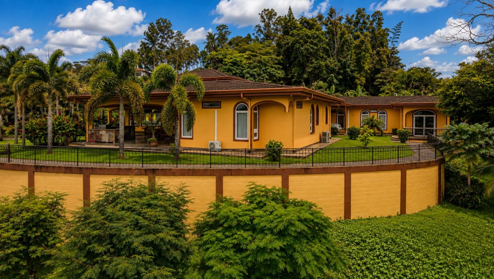 Distinguished Private Estate Villa Tranquila with Panoramic Lake Arenal Views, Guest House & Heated Indoor Pool, photo 7