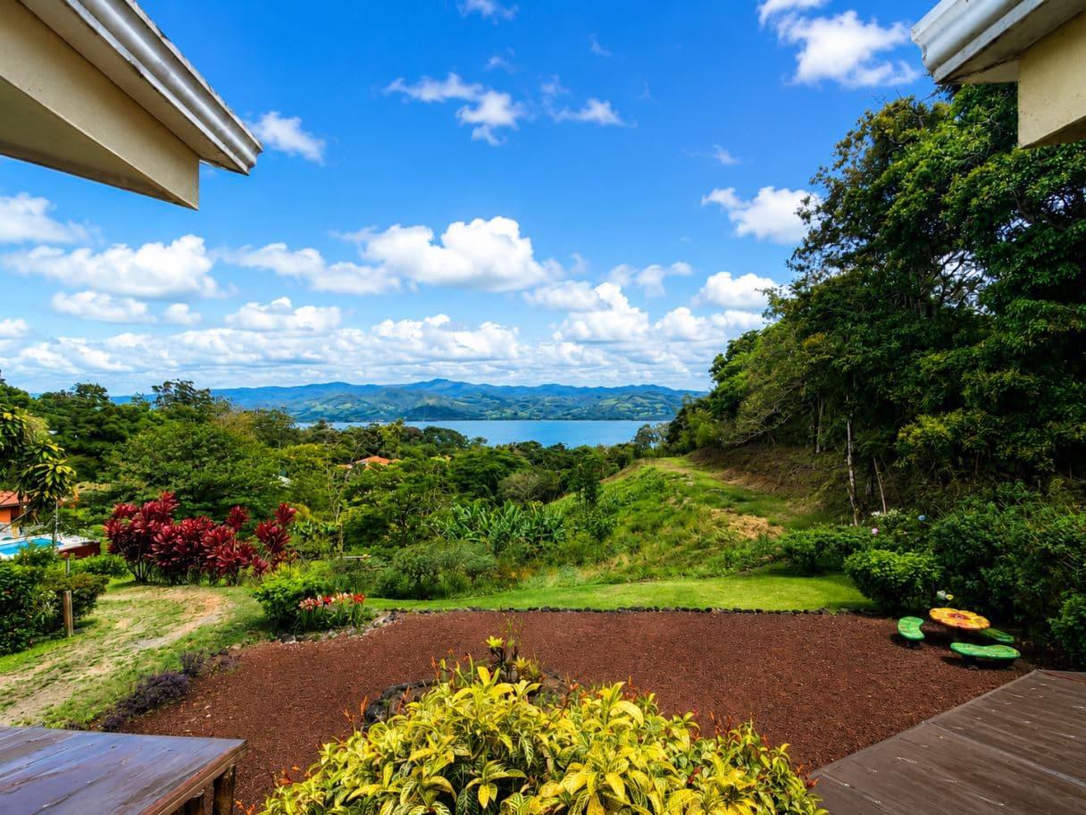 Dual-Residence Lake View Property in the Heart of Nuevo Arenal, photo 19