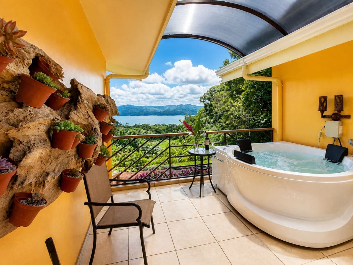 Dual-Residence Lake View Property in the Heart of Nuevo Arenal, photo 17