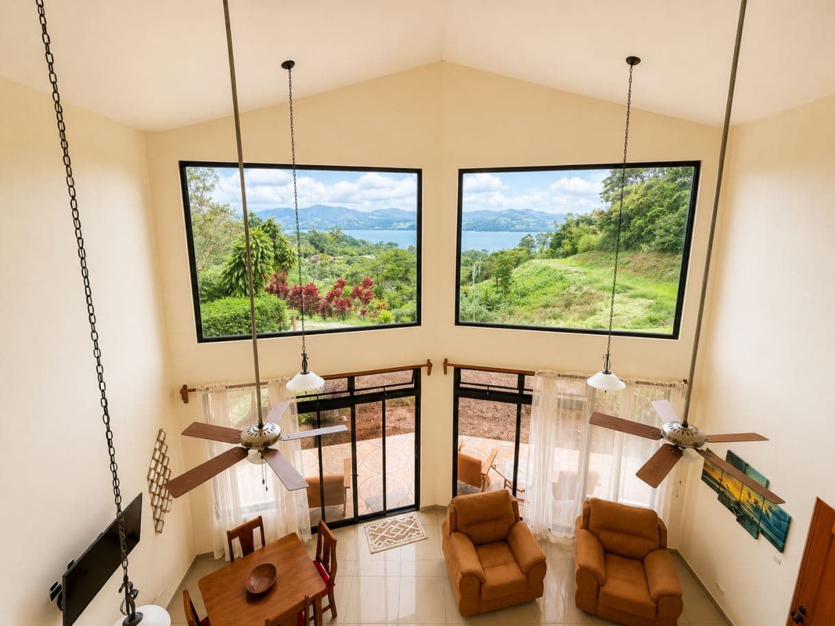 Dual-Residence Lake View Property in the Heart of Nuevo Arenal, photo 10