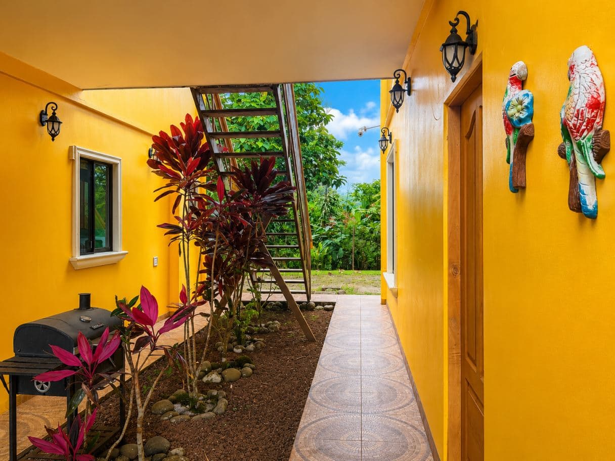 Dual-Residence Lake View Property in the Heart of Nuevo Arenal, photo 16