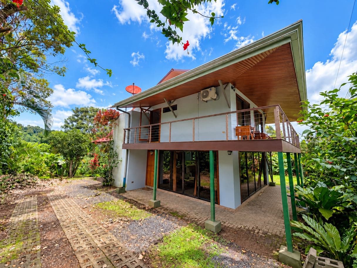 A Distinctive Residence in El Castillo with Terraces Overlooking Arenal Volcano, photo 4