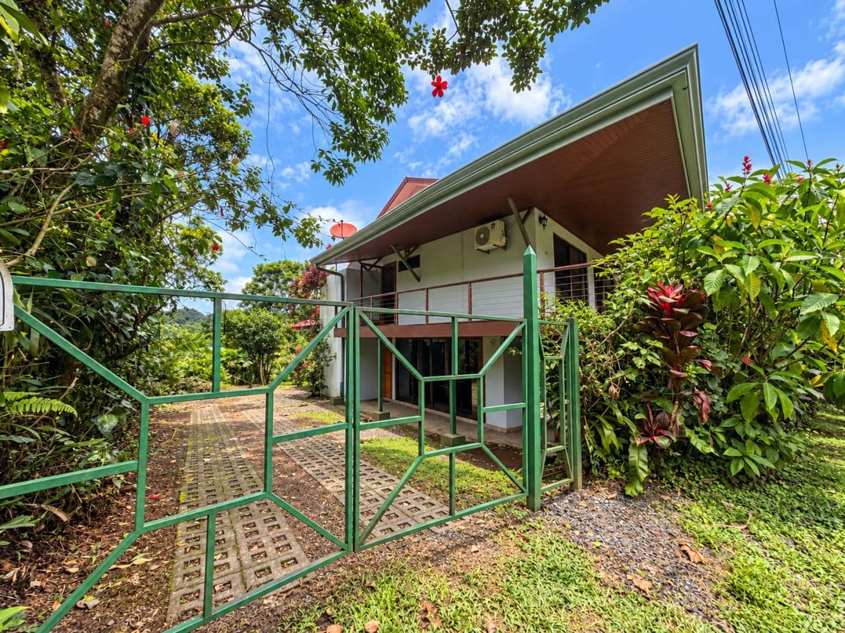 A Distinctive Residence in El Castillo with Terraces Overlooking Arenal Volcano