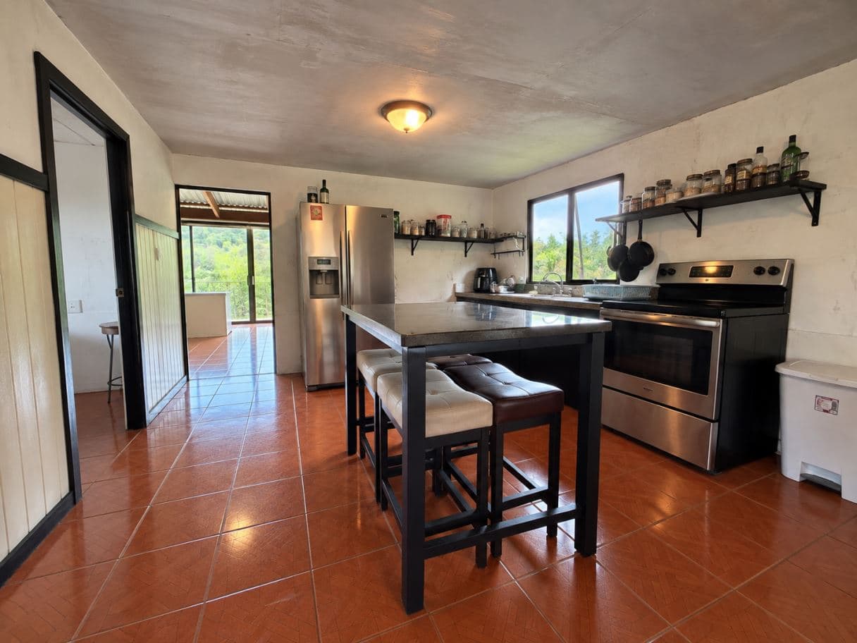 A Traditional Costa Rican Home with Character in Tronadora, photo 4
