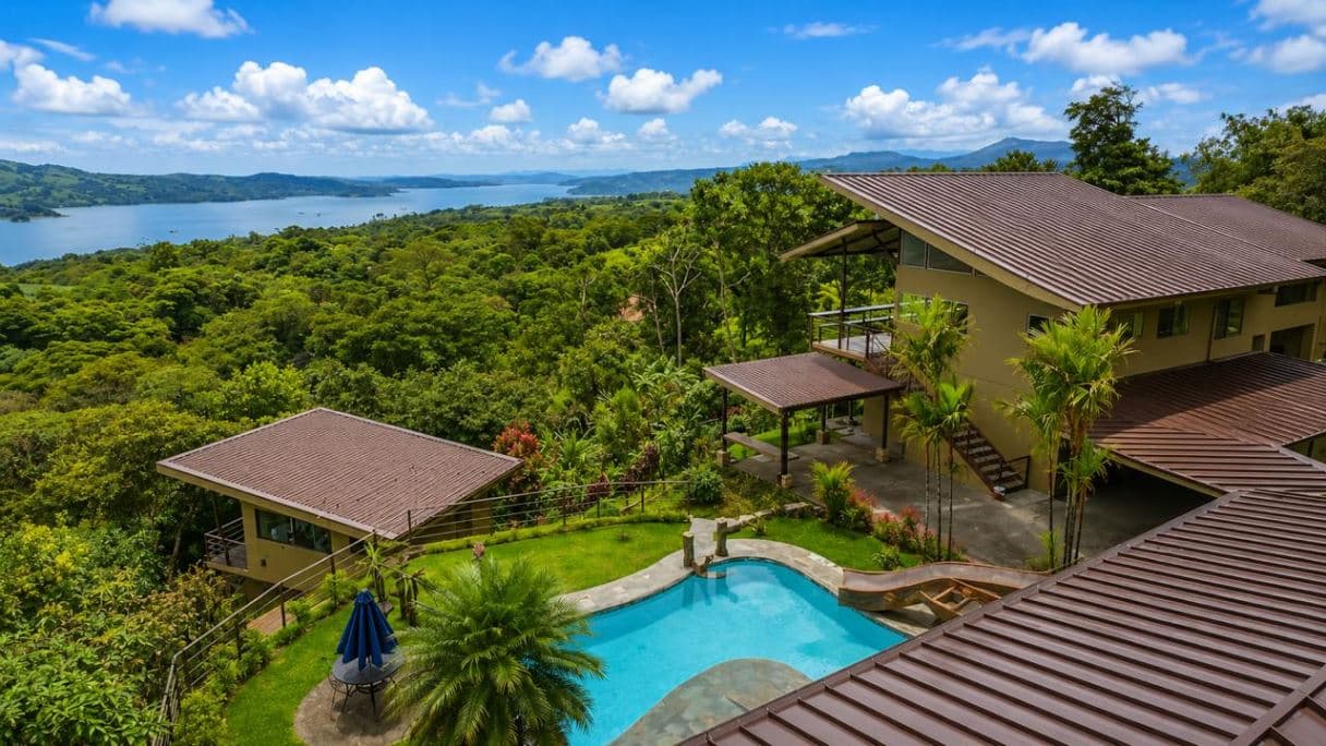 A Private Resort Estate Above Lake Arenal