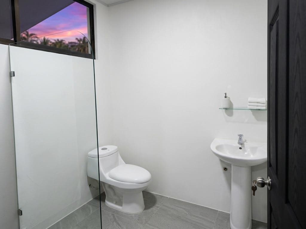 Brand-New Modern Home Near La Fortuna – Ideal Residence or Vacation Rental, photo 7