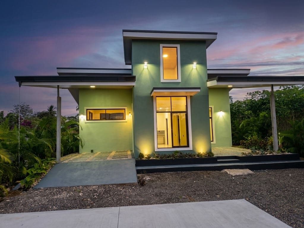 Brand-New Modern Home Near La Fortuna – Ideal Residence or Vacation Rental